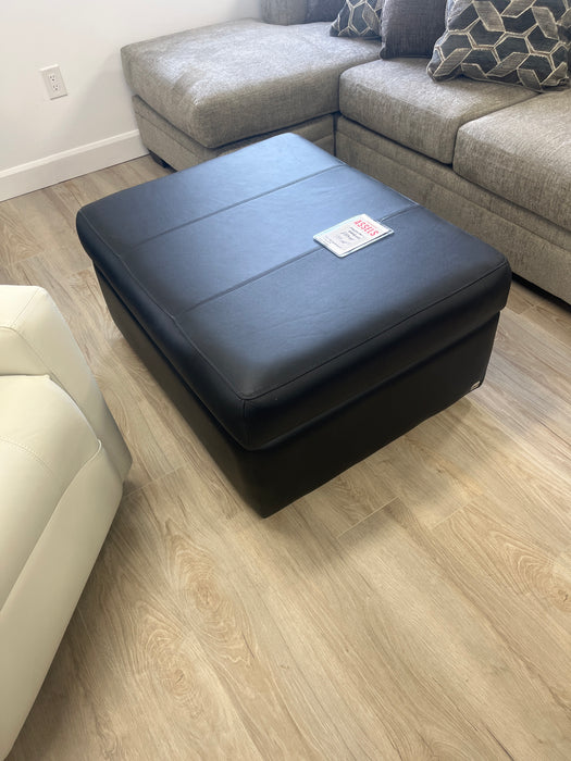 Pouf Elran en cuir noir avec rangement