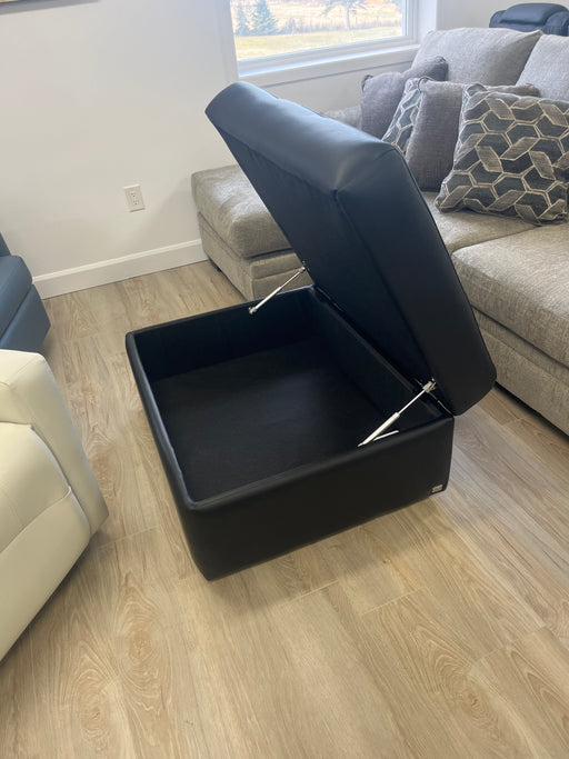 Pouf Elran en cuir noir avec rangement
