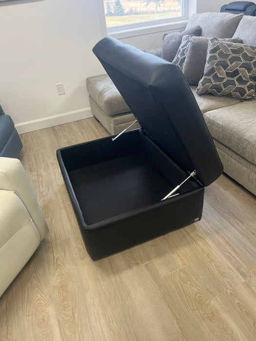 Pouf Elran en cuir noir avec rangement