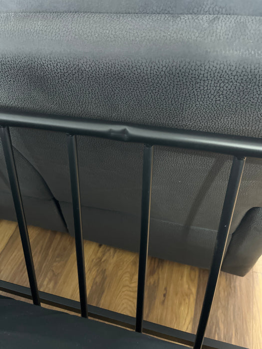 Futon Dormatex brun avec défaut sur frame de métal