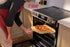 Cuisinière Frigidaire Gallery encastrable avec pizza cuite sur pierre - GCFE307CBF