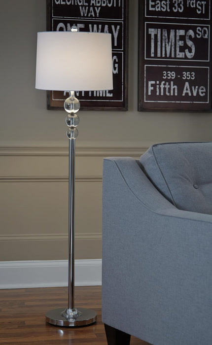 Lampe sur pied Ashley Joaquin